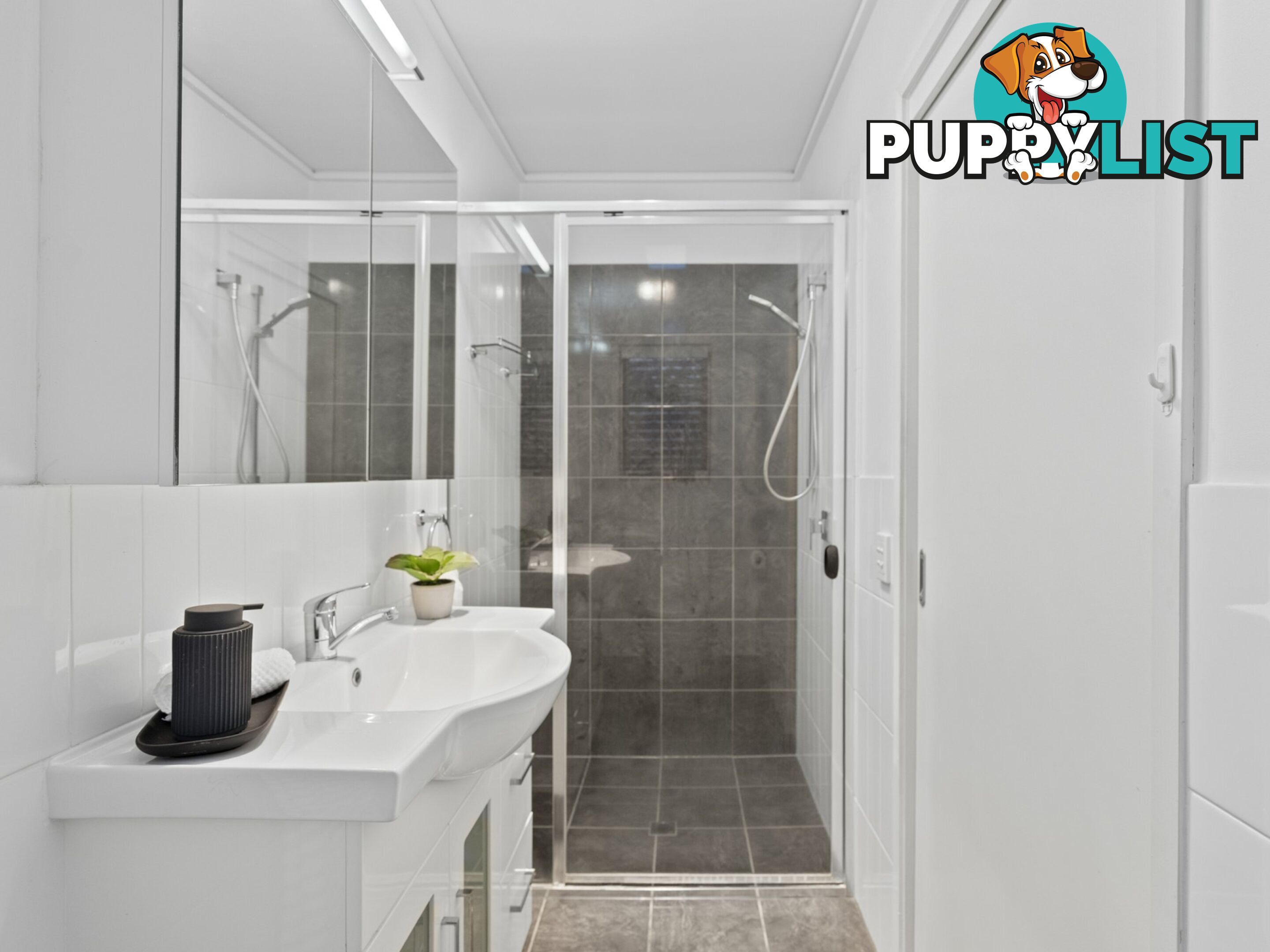 18 Bedser Street MACGREGOR QLD 4109