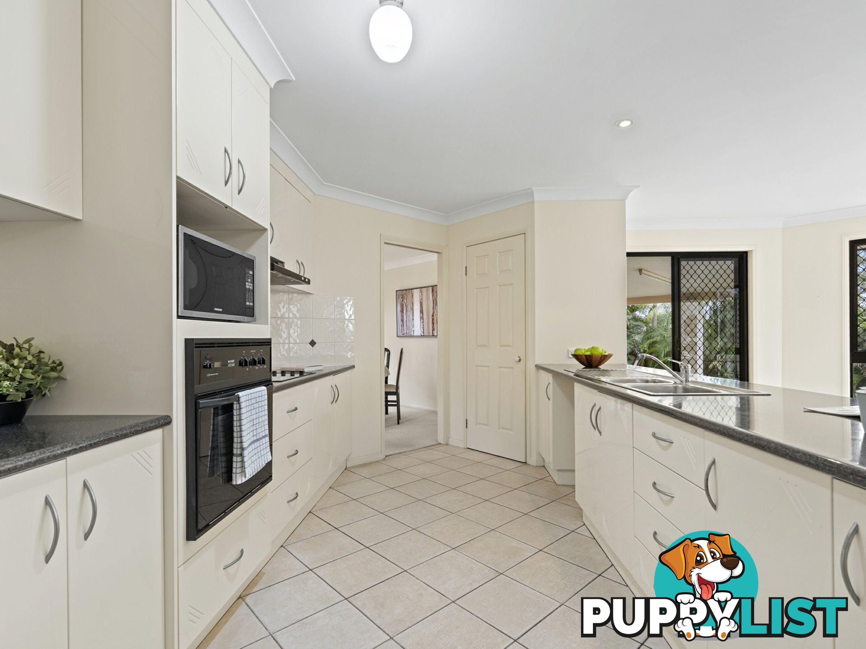 18 Maisie Place EIGHT MILE PLAINS QLD 4113