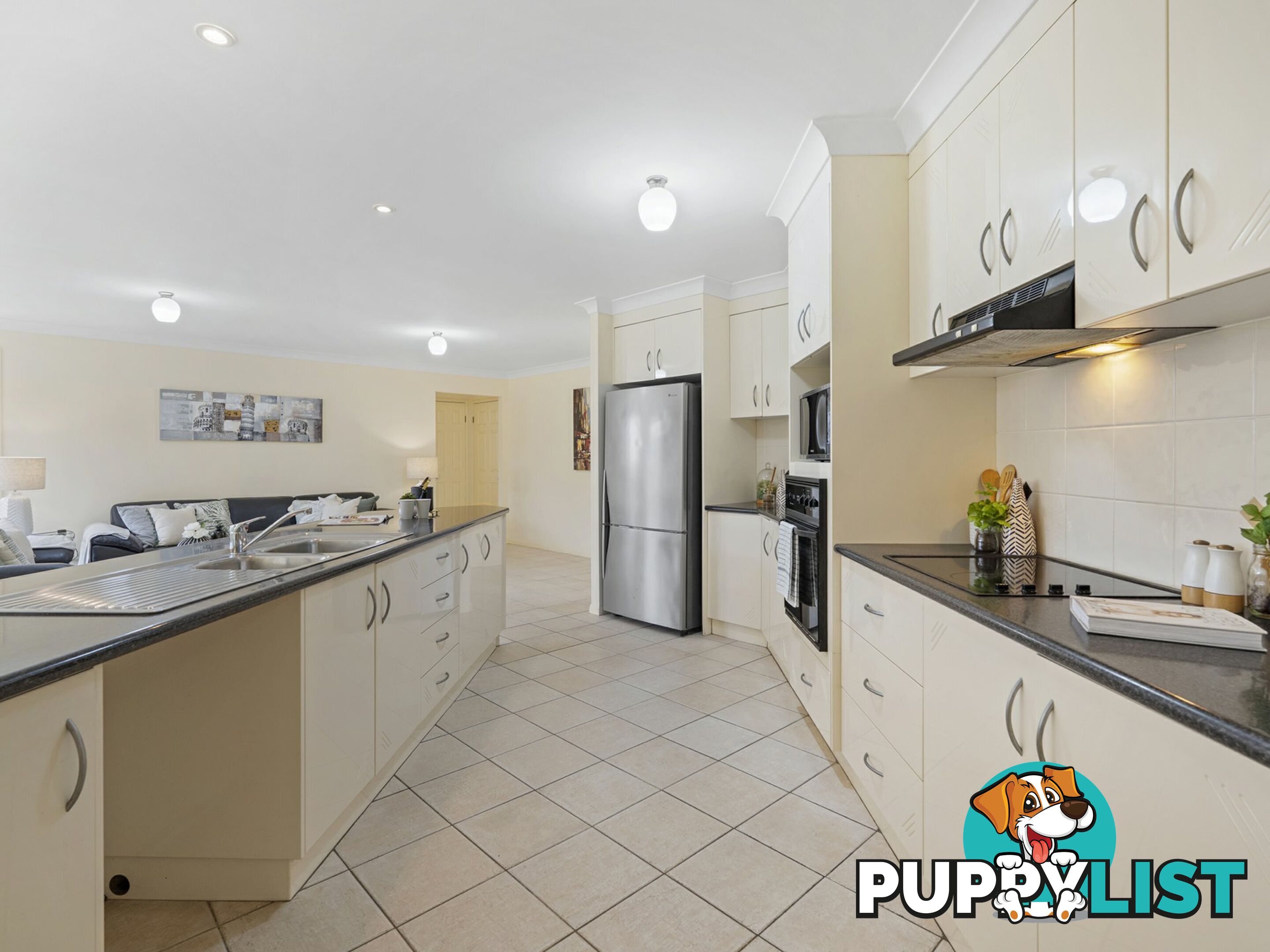 18 Maisie Place EIGHT MILE PLAINS QLD 4113