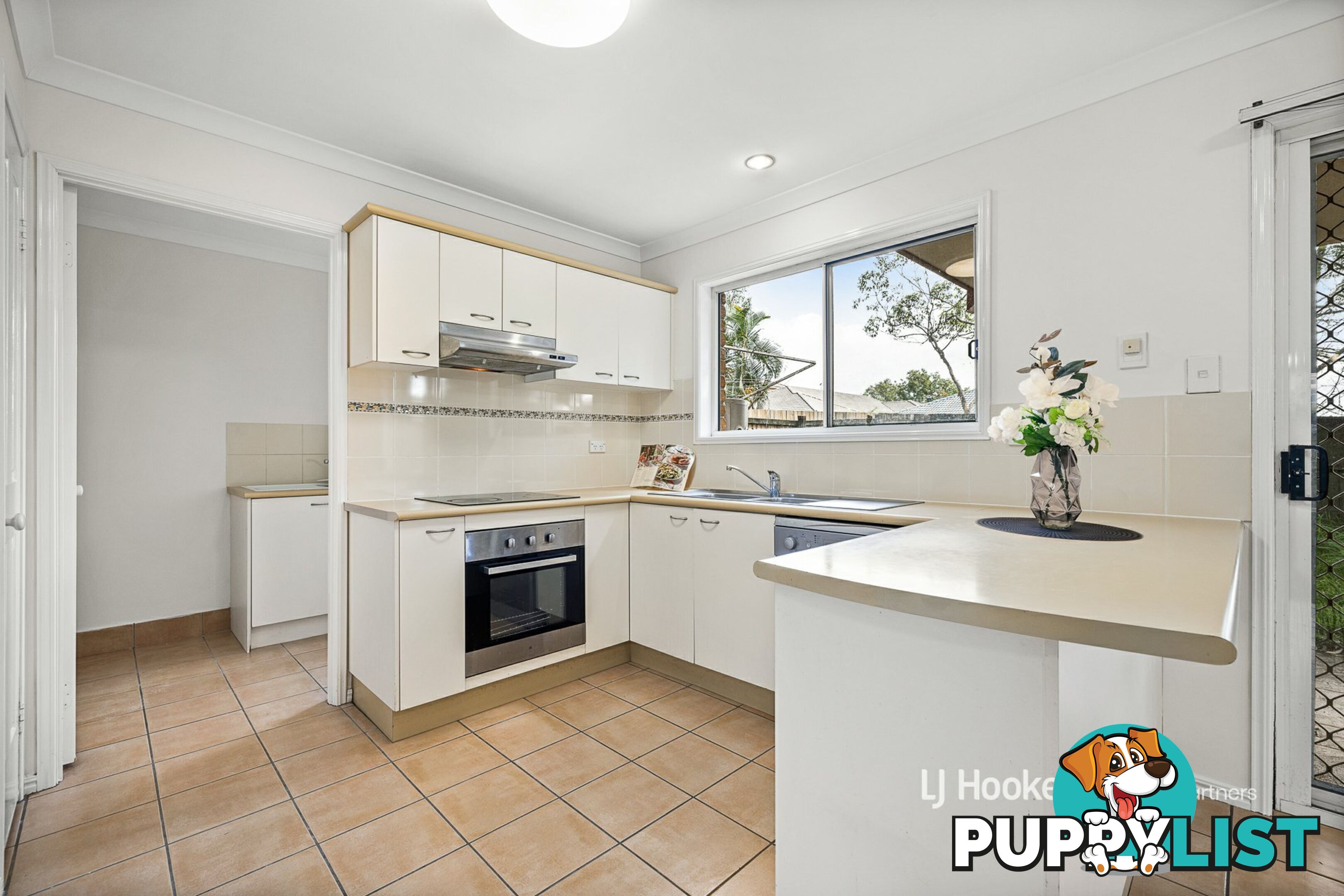 28/8 Honeysuckle Way CALAMVALE QLD 4116