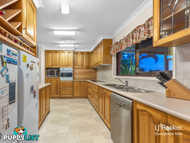 28 Frinton Street WISHART QLD 4122