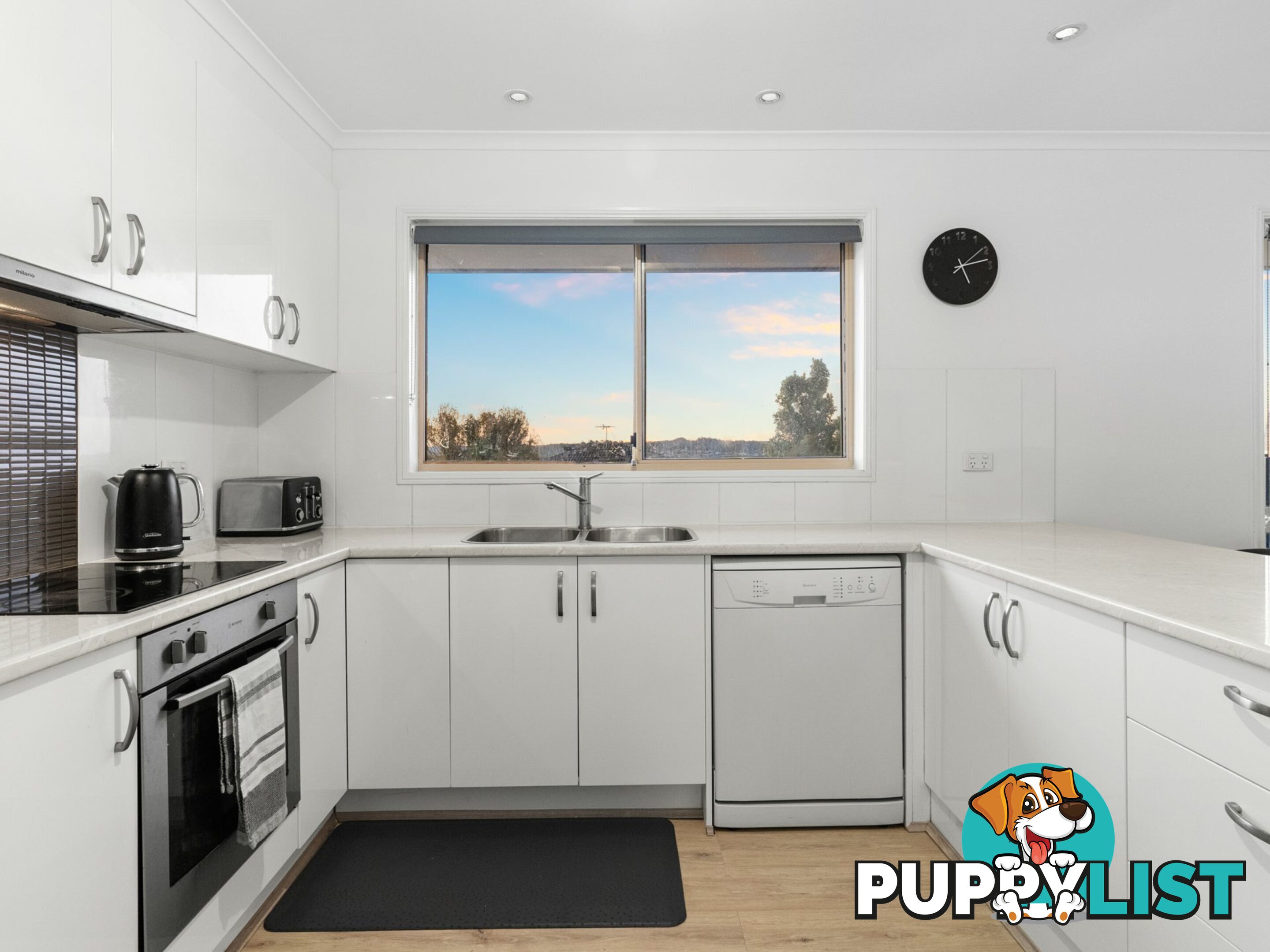 31 Wantana Crescent EDENS LANDING QLD 4207