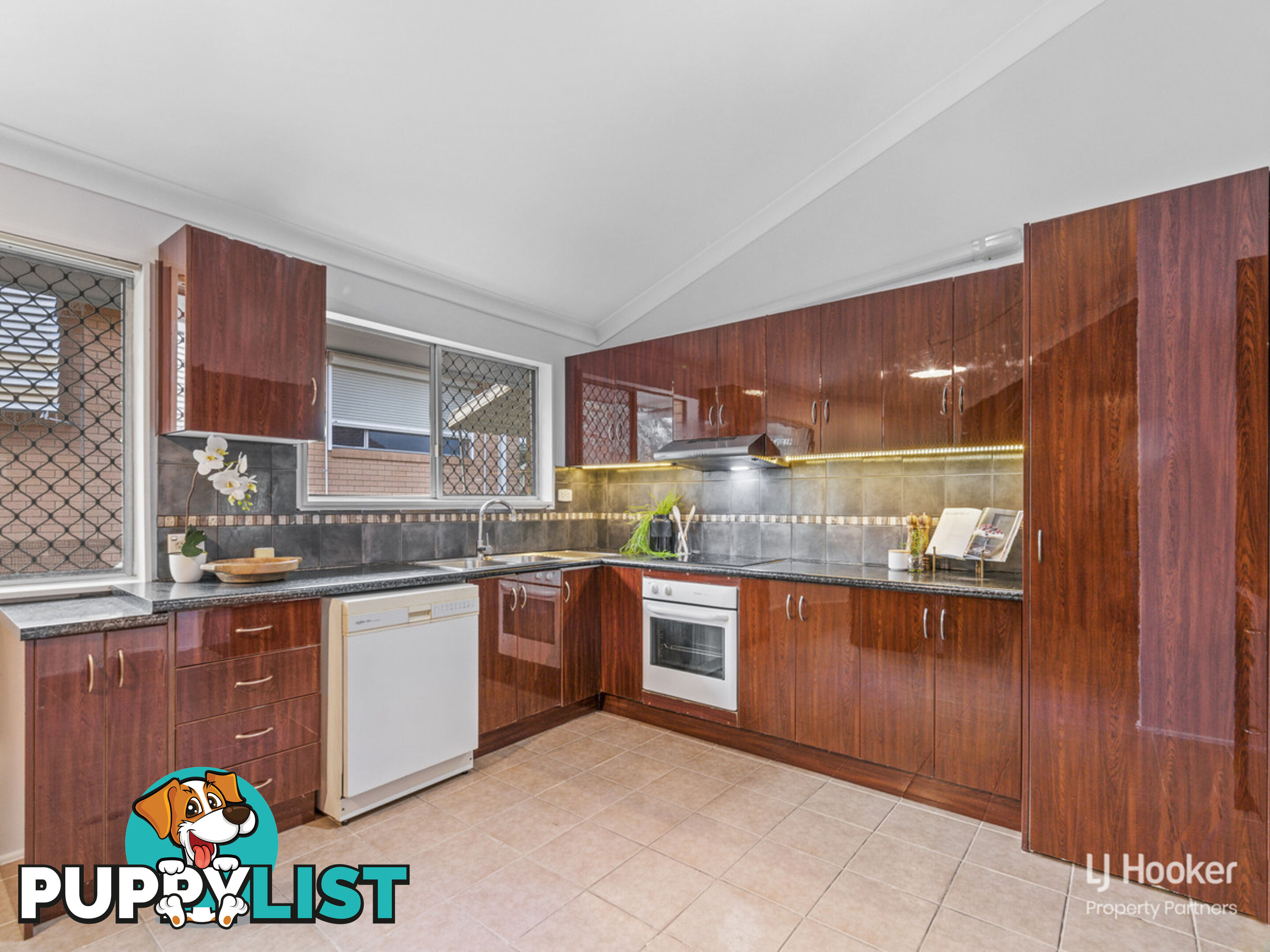 24 Copenhagen Street WISHART QLD 4122