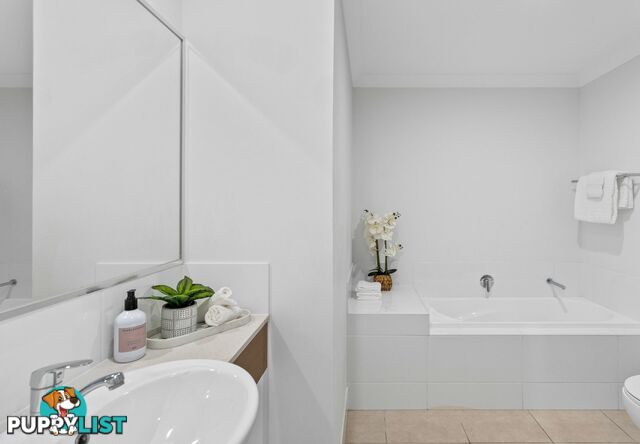 8 Wicker Road PARK RIDGE QLD 4125