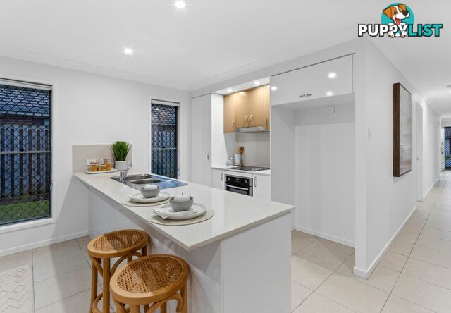 8 Wicker Road PARK RIDGE QLD 4125
