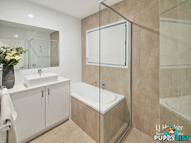 10 Sunshine Place EIGHT MILE PLAINS QLD 4113