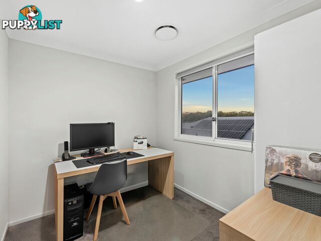 16 William Close PARK RIDGE QLD 4125
