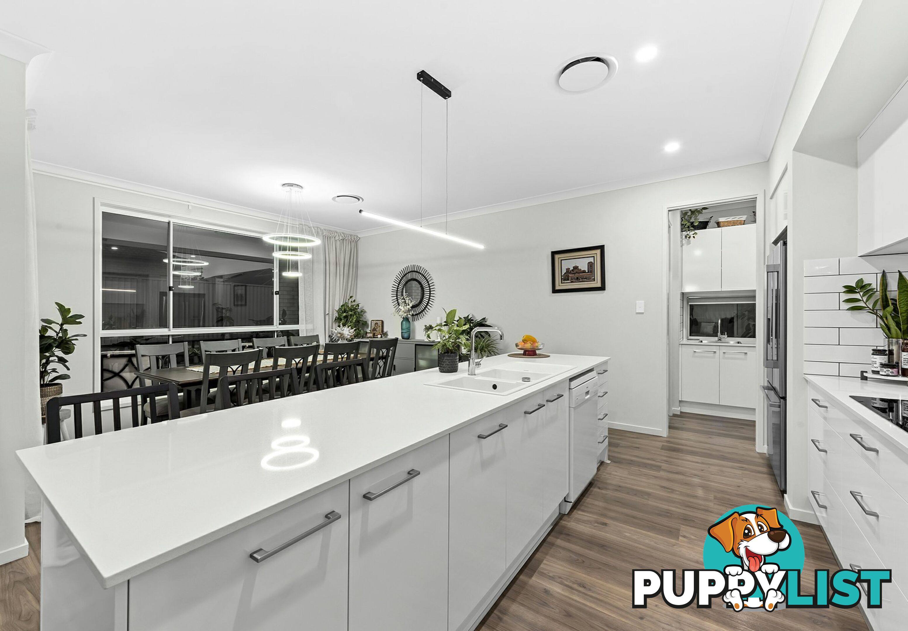 16 William Close PARK RIDGE QLD 4125