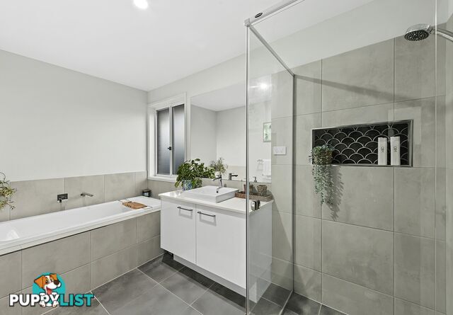 16 William Close PARK RIDGE QLD 4125