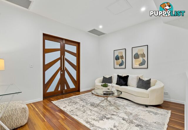 110 The Parkway STRETTON QLD 4116