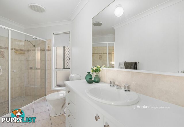 32 Wantana Crescent EDENS LANDING QLD 4207