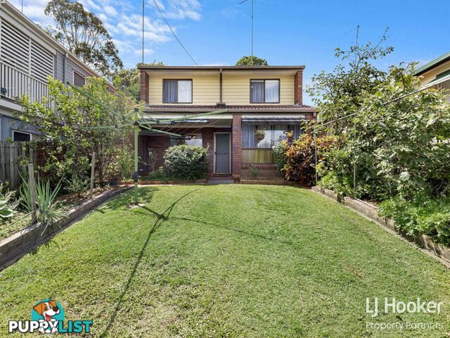 32A Hockings Street HOLLAND PARK WEST QLD 4121