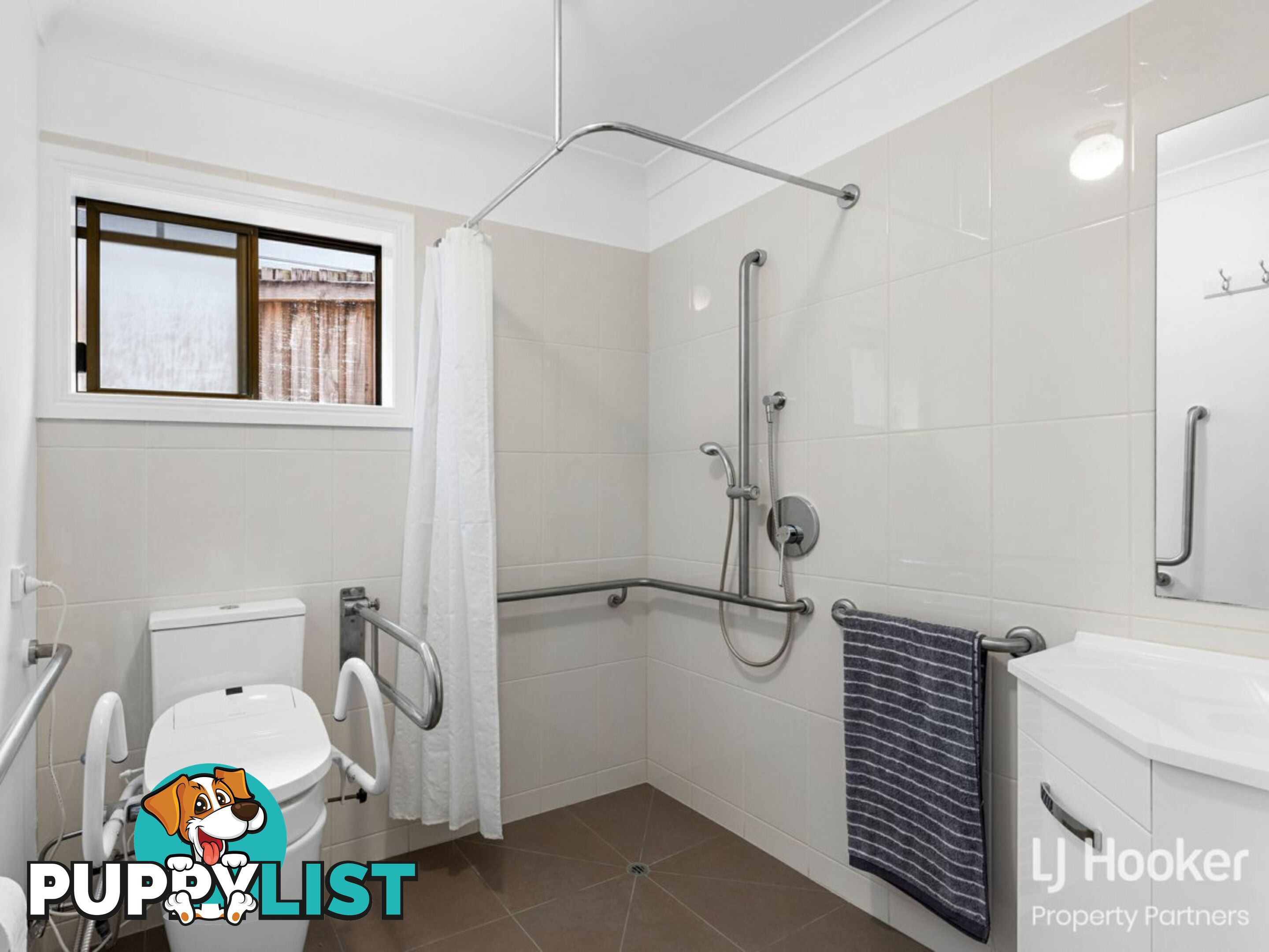 32A Hockings Street HOLLAND PARK WEST QLD 4121