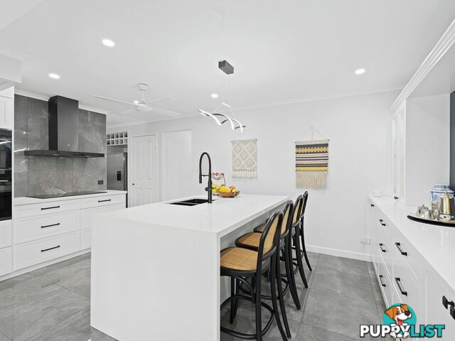 11 Kernow Street ROBERTSON QLD 4109
