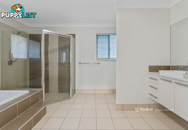 8 Golden Place ROBERTSON QLD 4109