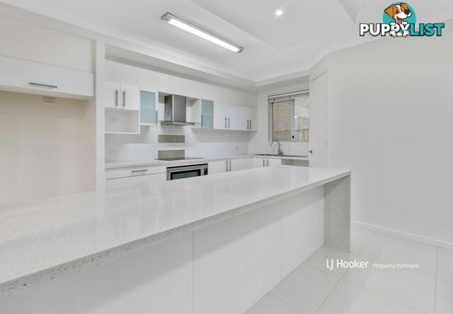 8 Golden Place ROBERTSON QLD 4109