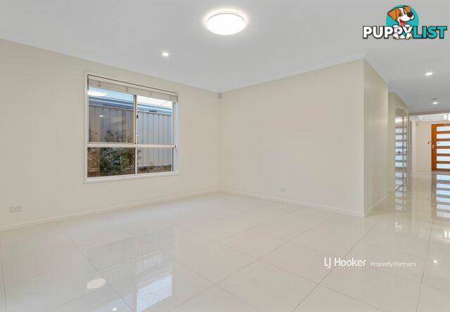 8 Golden Place ROBERTSON QLD 4109