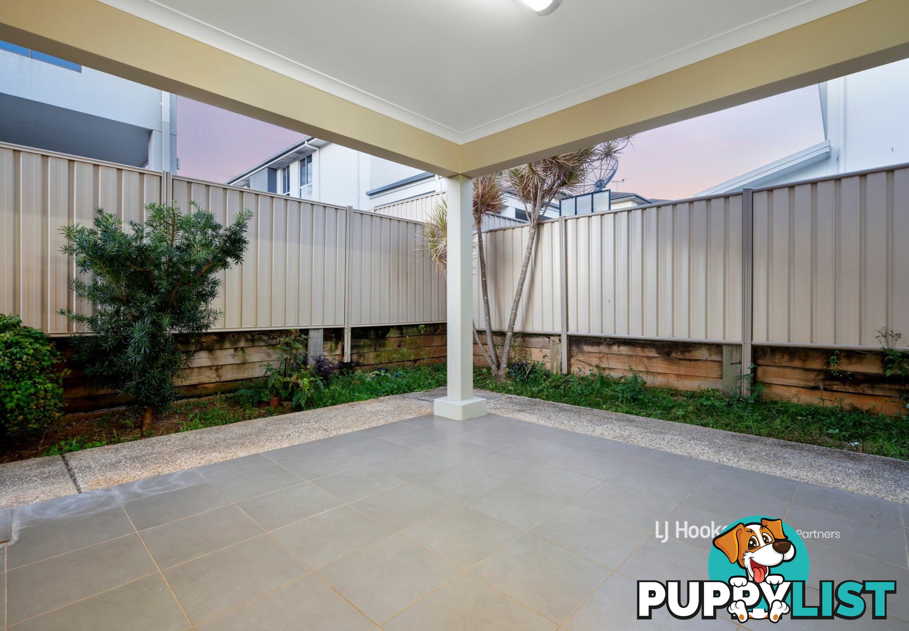 8 Golden Place ROBERTSON QLD 4109