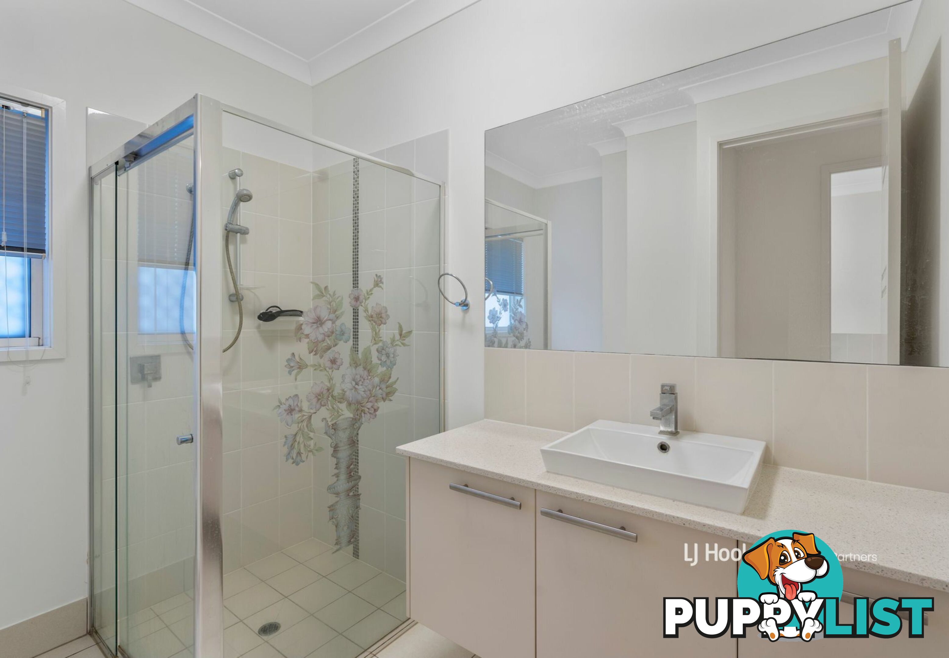 8 Golden Place ROBERTSON QLD 4109