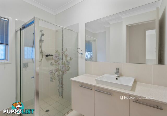 8 Golden Place ROBERTSON QLD 4109