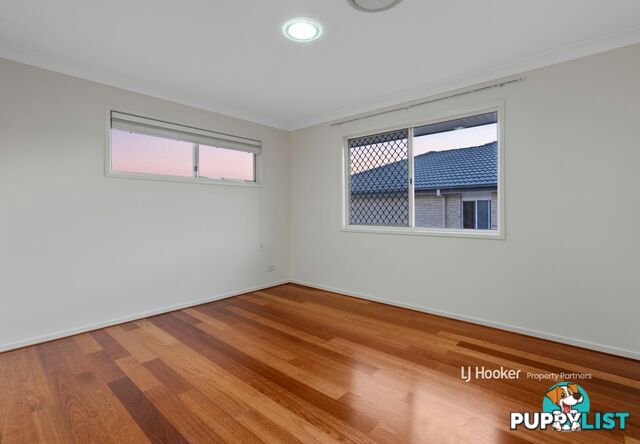 8 Golden Place ROBERTSON QLD 4109