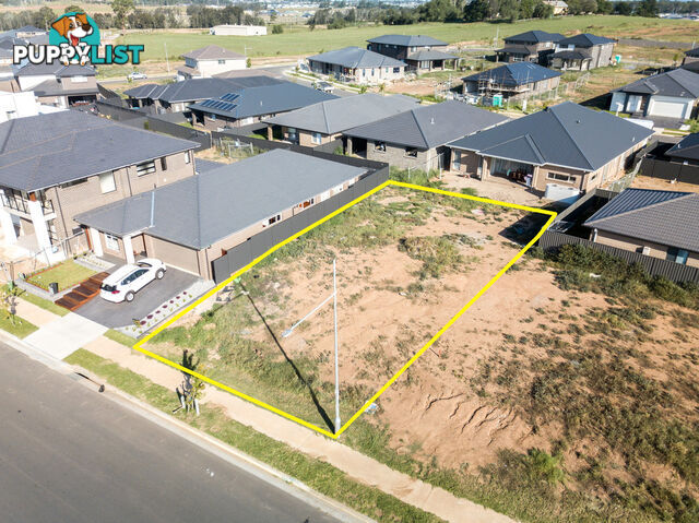 37 Banfield Drive ORAN PARK NSW 2570