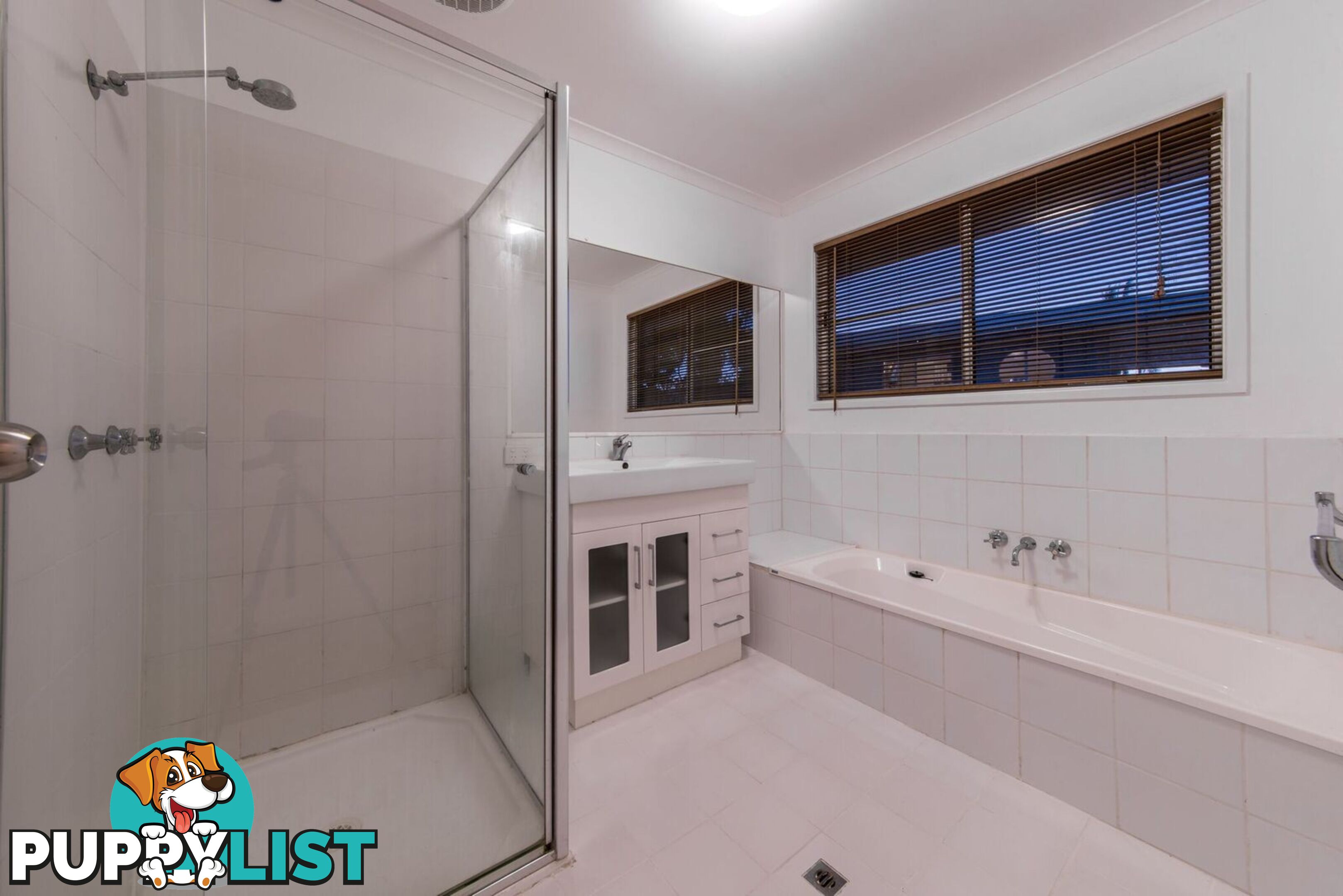 16 South Molle Boulevard CANNONVALE QLD 4802