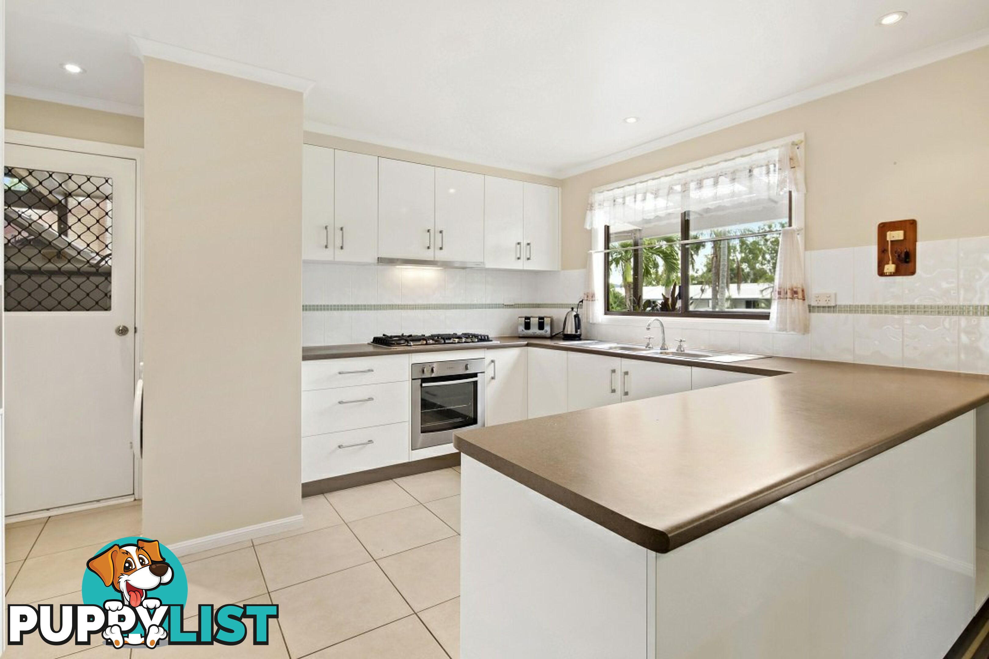 24 Tropic Road CANNONVALE QLD 4802