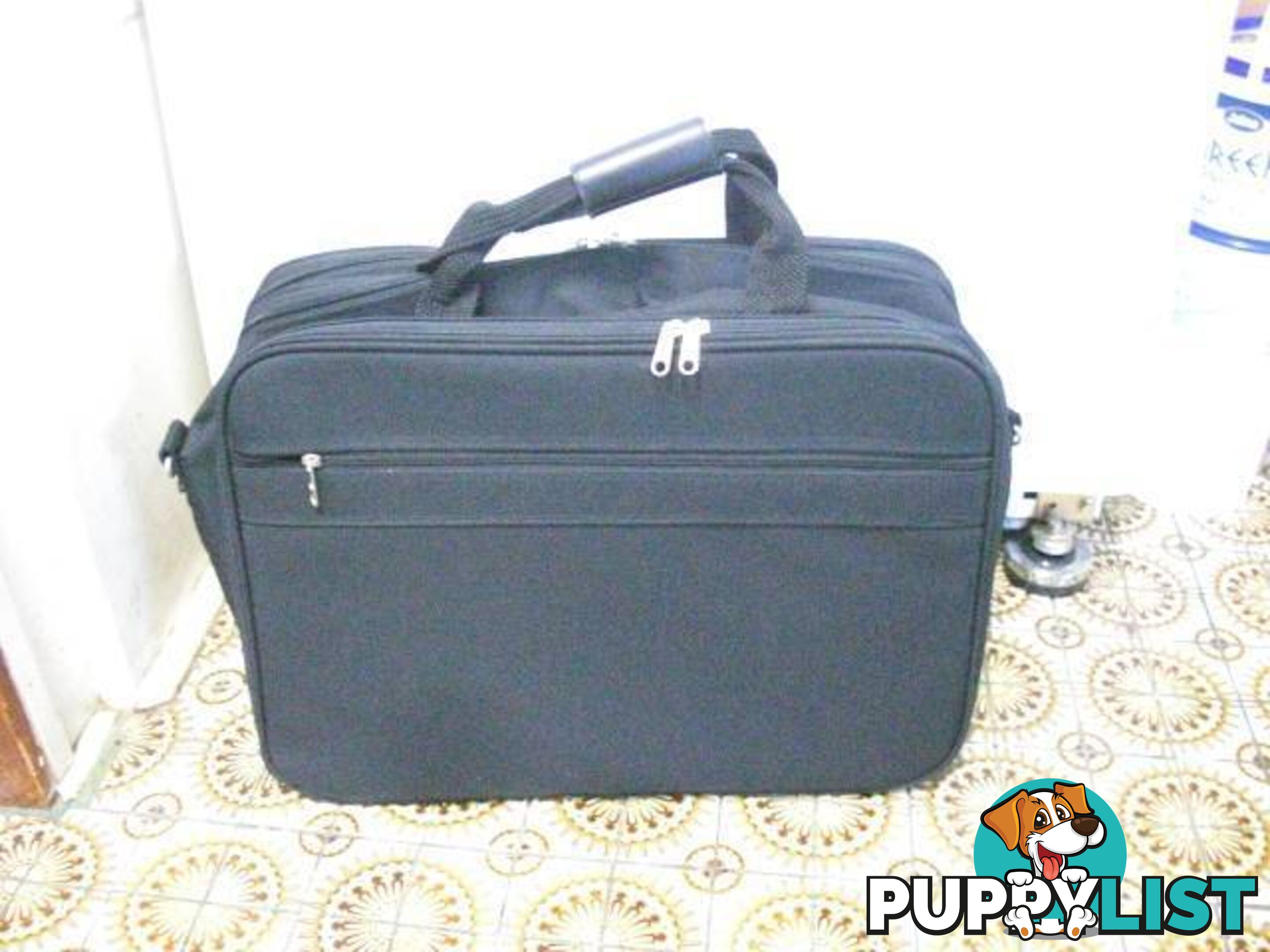 SAMSONITE BAG 550MM X 360MM AS NEW CONDITION PICKUP OR POST PICKU