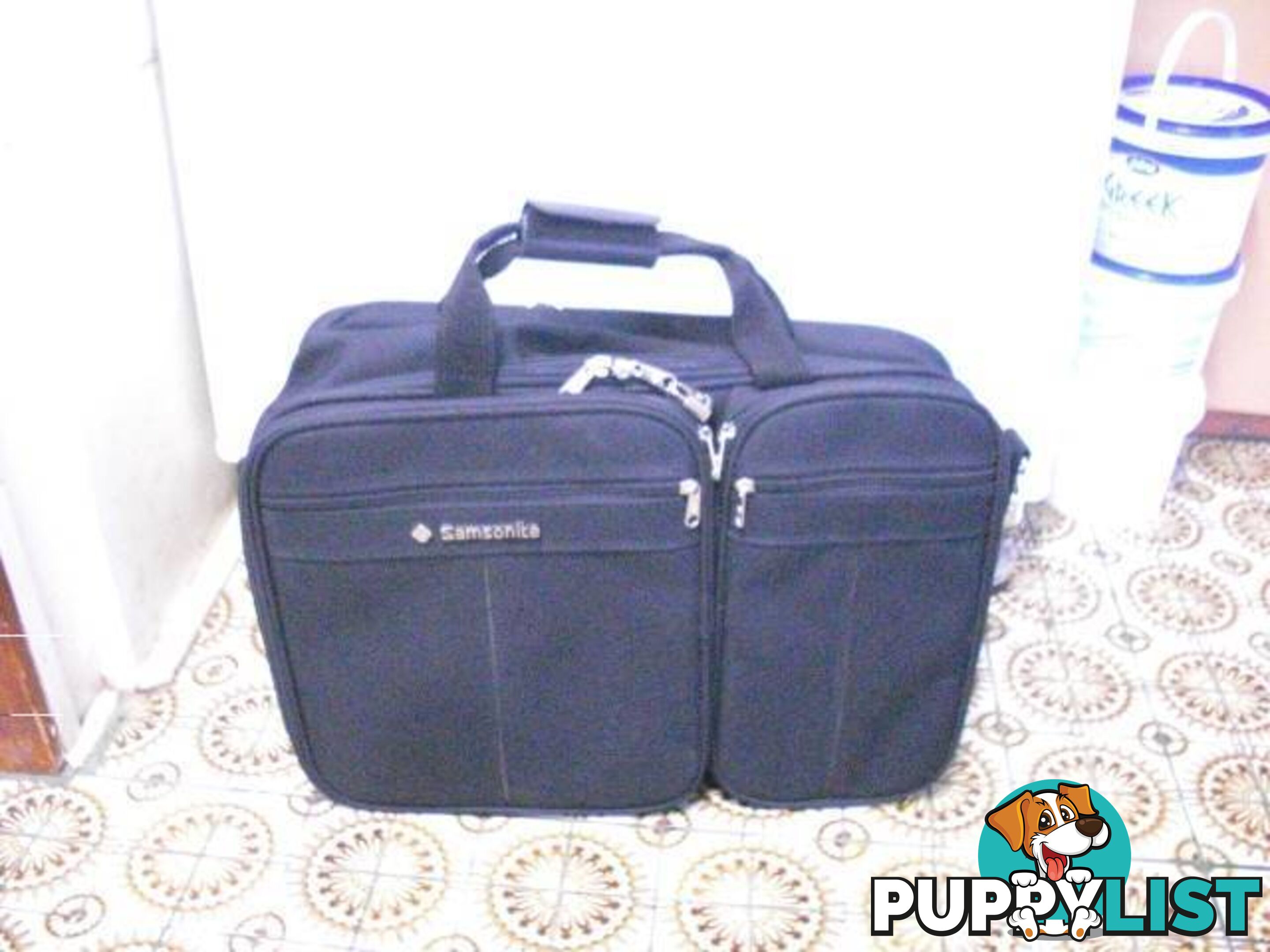 SAMSONITE BAG 550MM X 360MM AS NEW CONDITION PICKUP OR POST PICKU