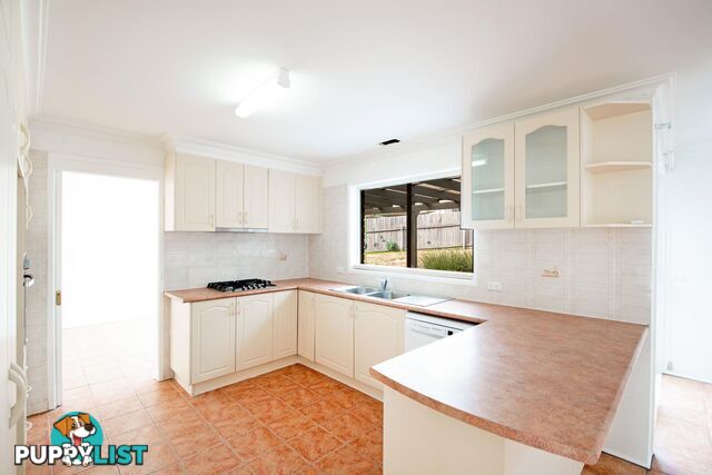 17 Sturdee Crescent MONASH ACT 2904