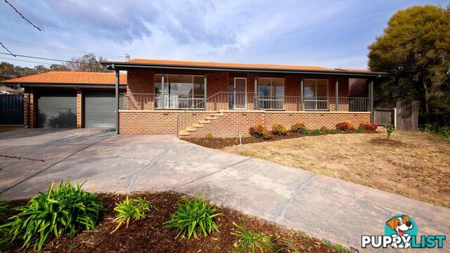 17 Sturdee Crescent MONASH ACT 2904