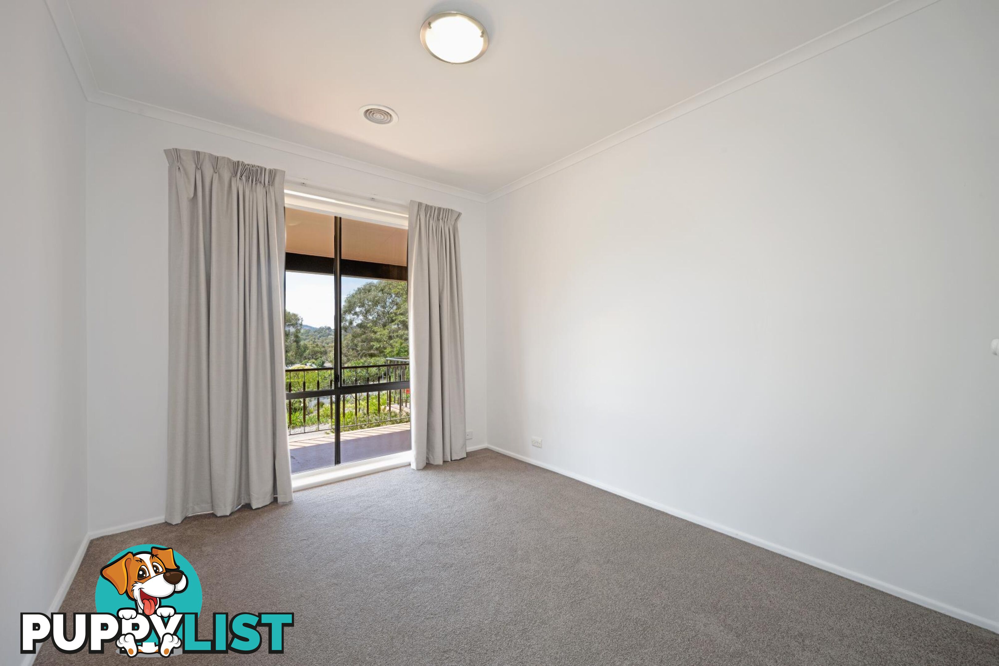 17 Sturdee Crescent MONASH ACT 2904