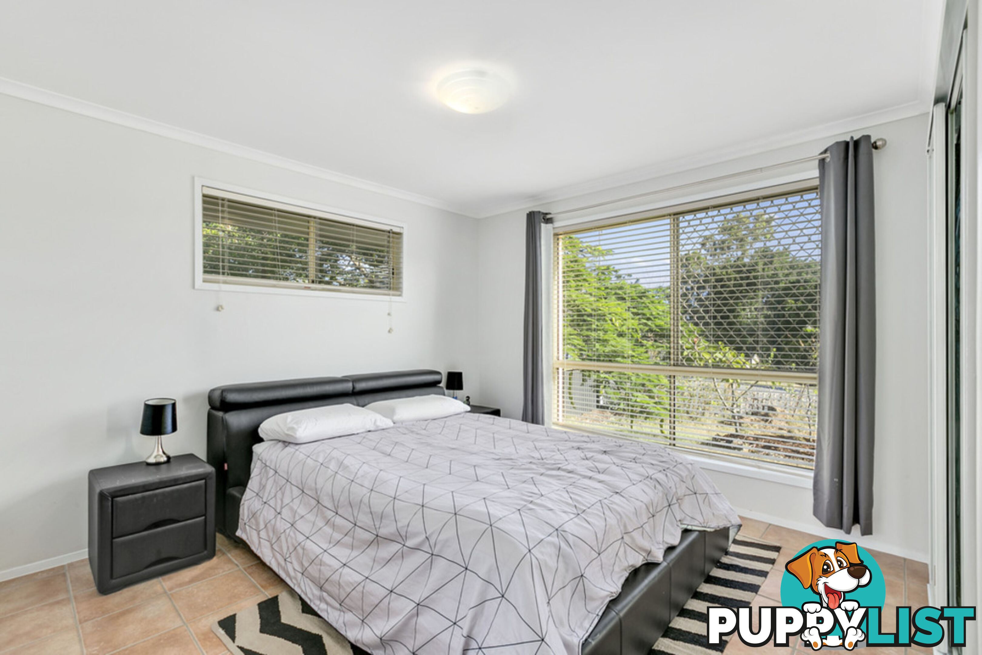 10 Issell Place HIGHLAND PARK QLD 4211