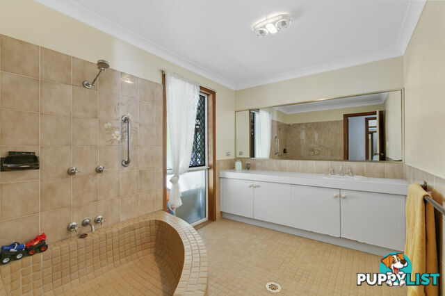 50 Winderadeen Drive HIGHLAND PARK QLD 4211