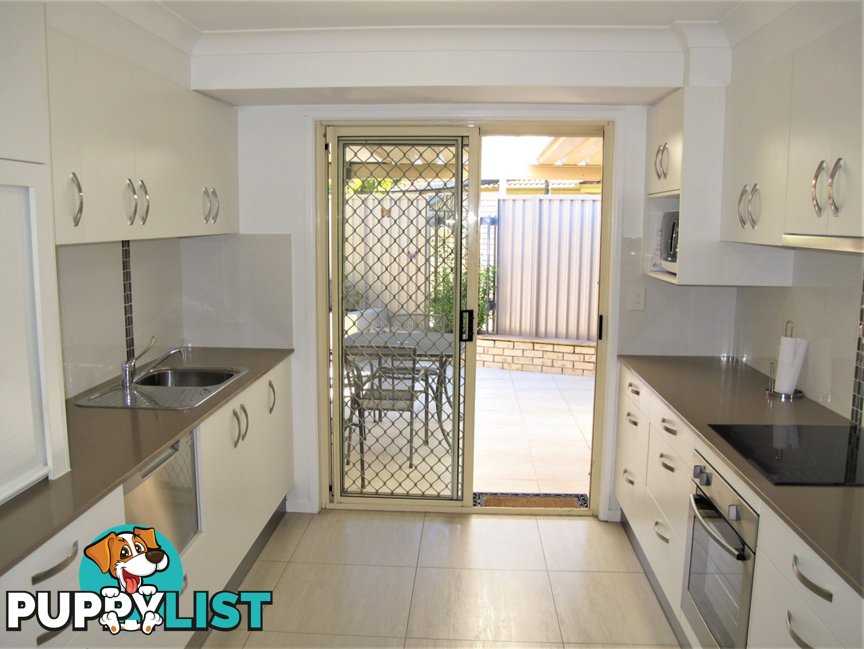 22 Hastings Crescent CARRARA QLD 4211