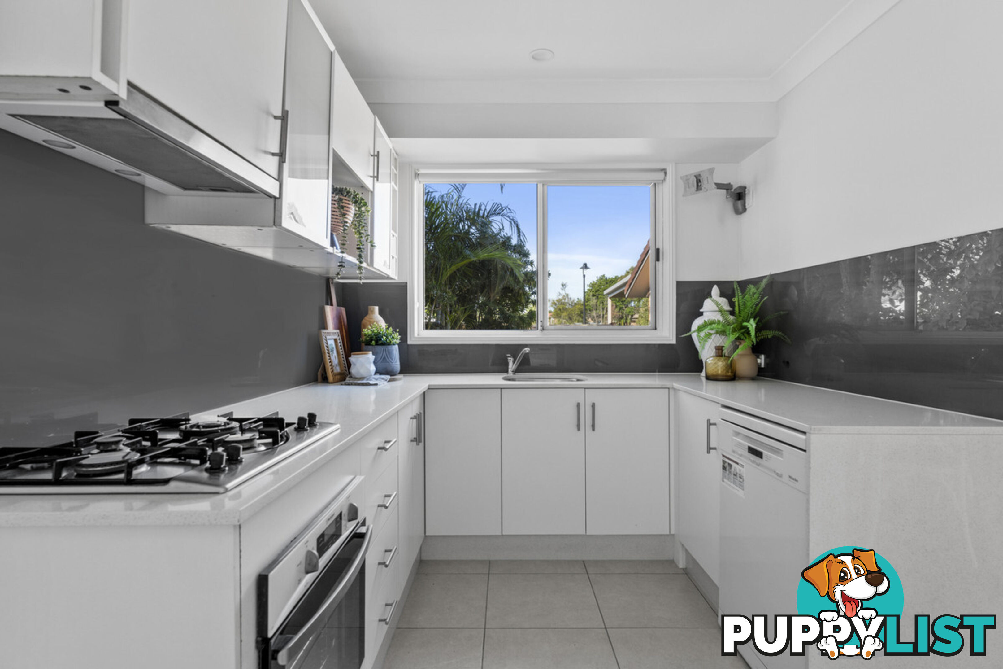 2/16 Jannie Court LABRADOR QLD 4215