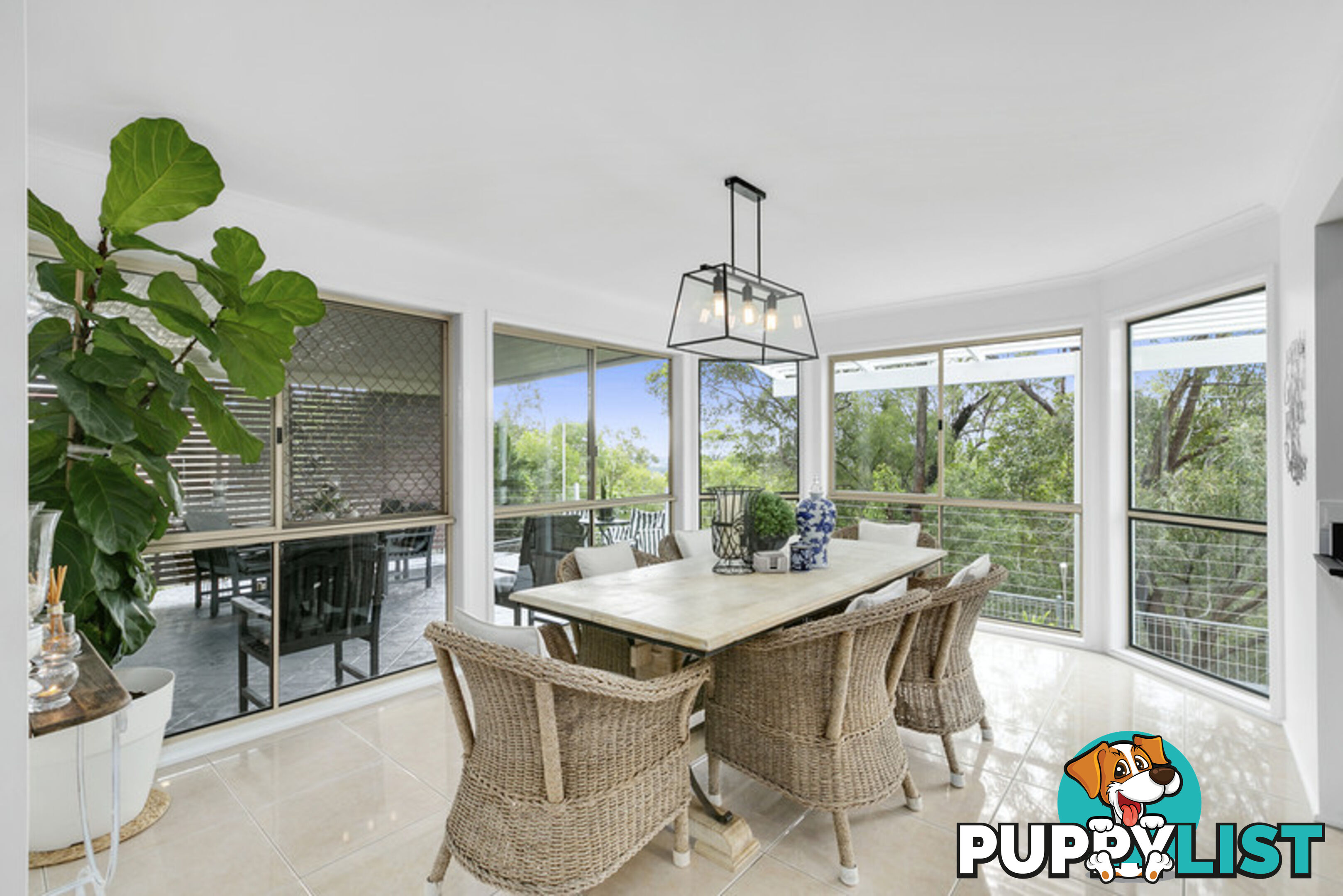 94 Armstrong Way HIGHLAND PARK QLD 4211