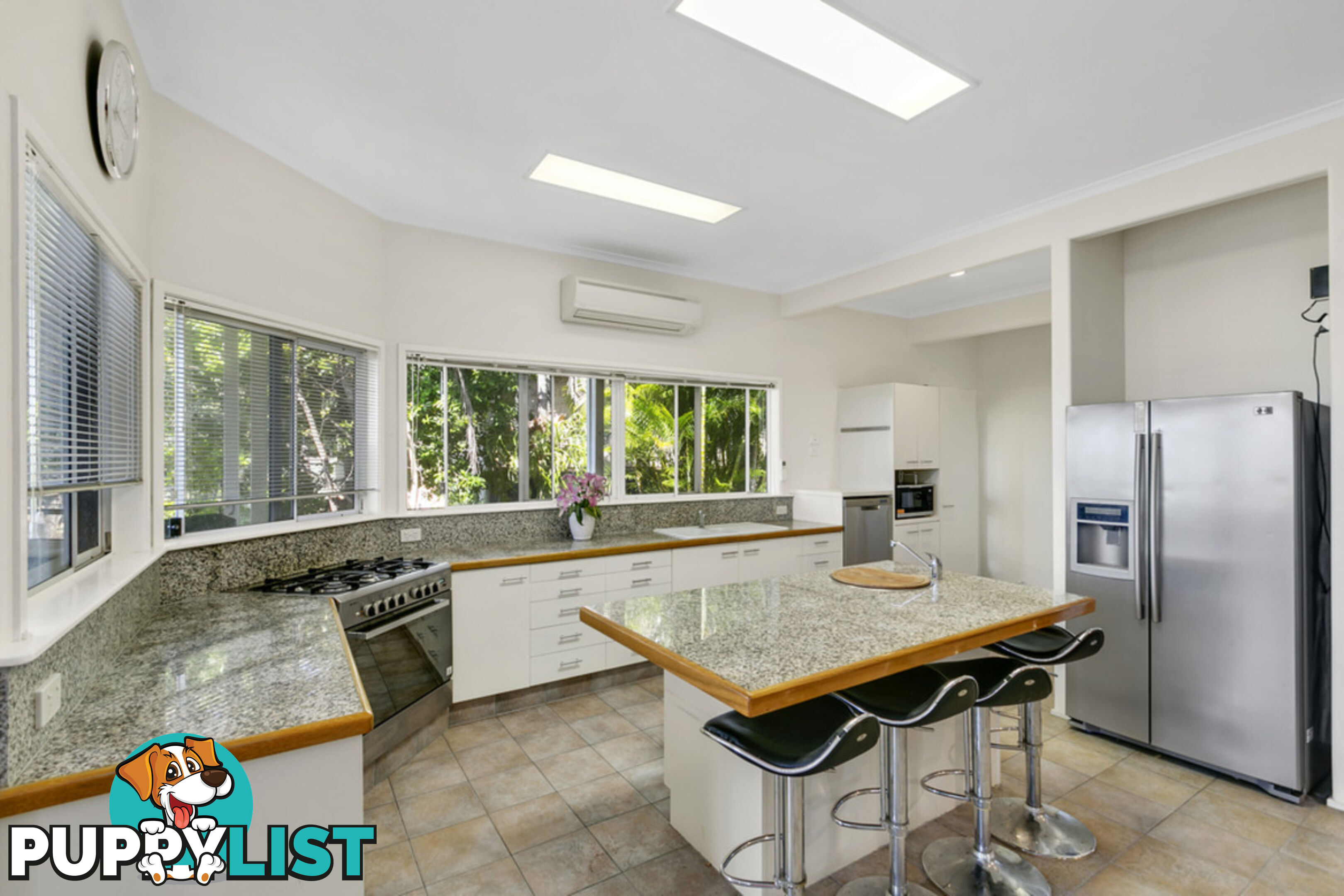 22 Amethyst Court CARRARA QLD 4211