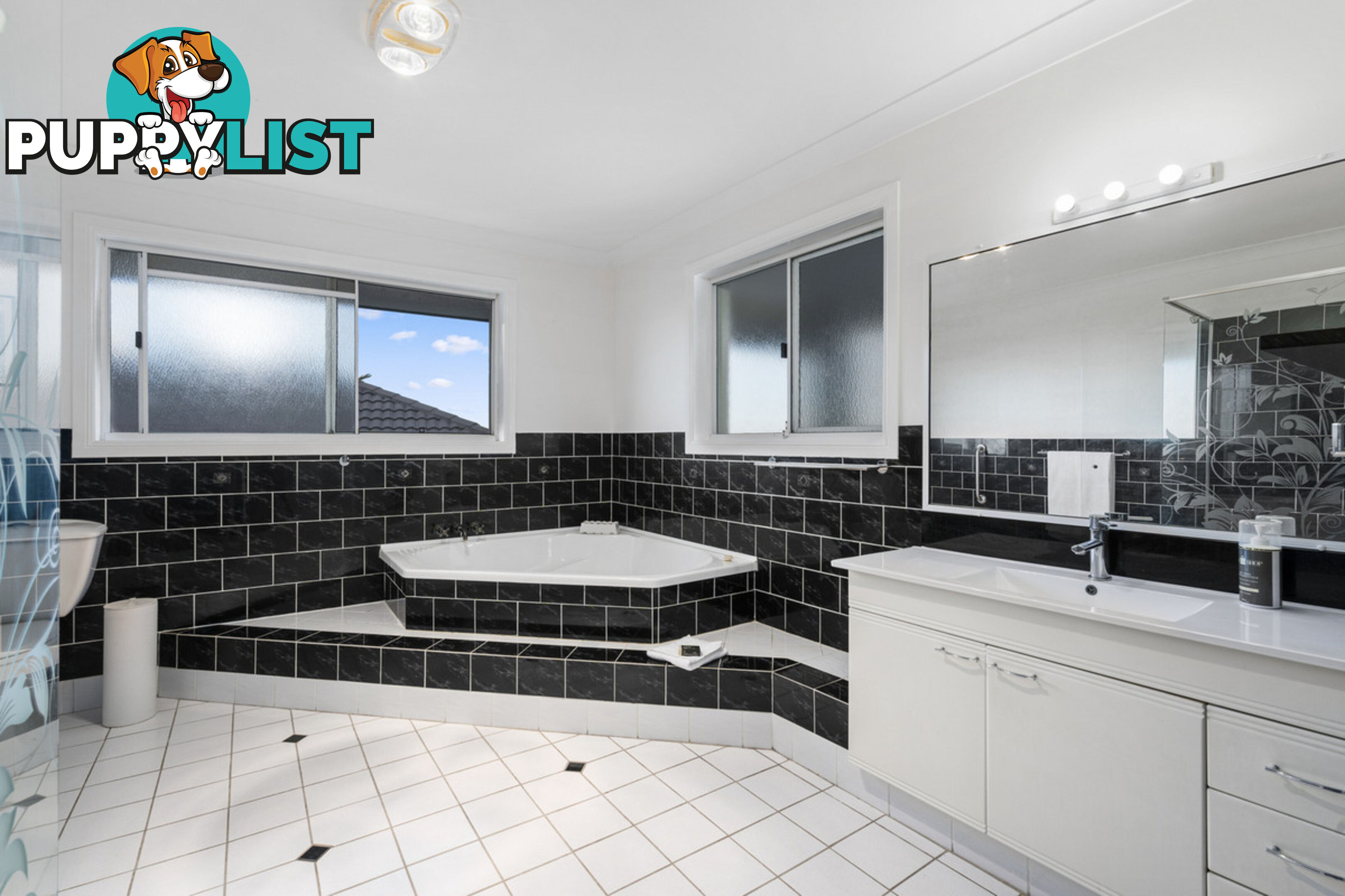 10 Parklane Place HIGHLAND PARK QLD 4211