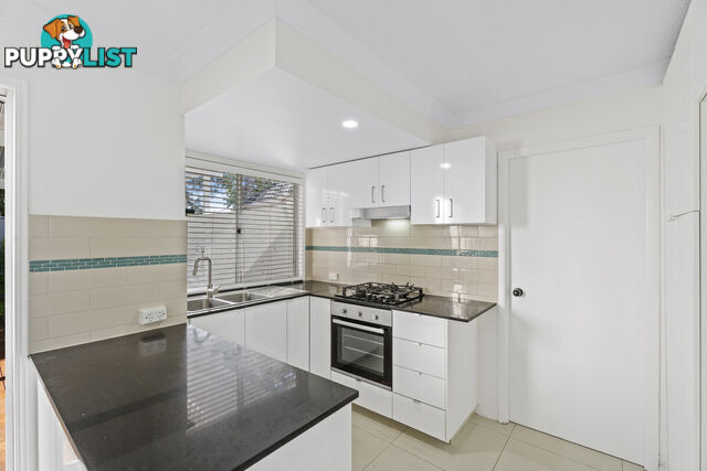 10/2 St Kevins Avenue BENOWA QLD 4217