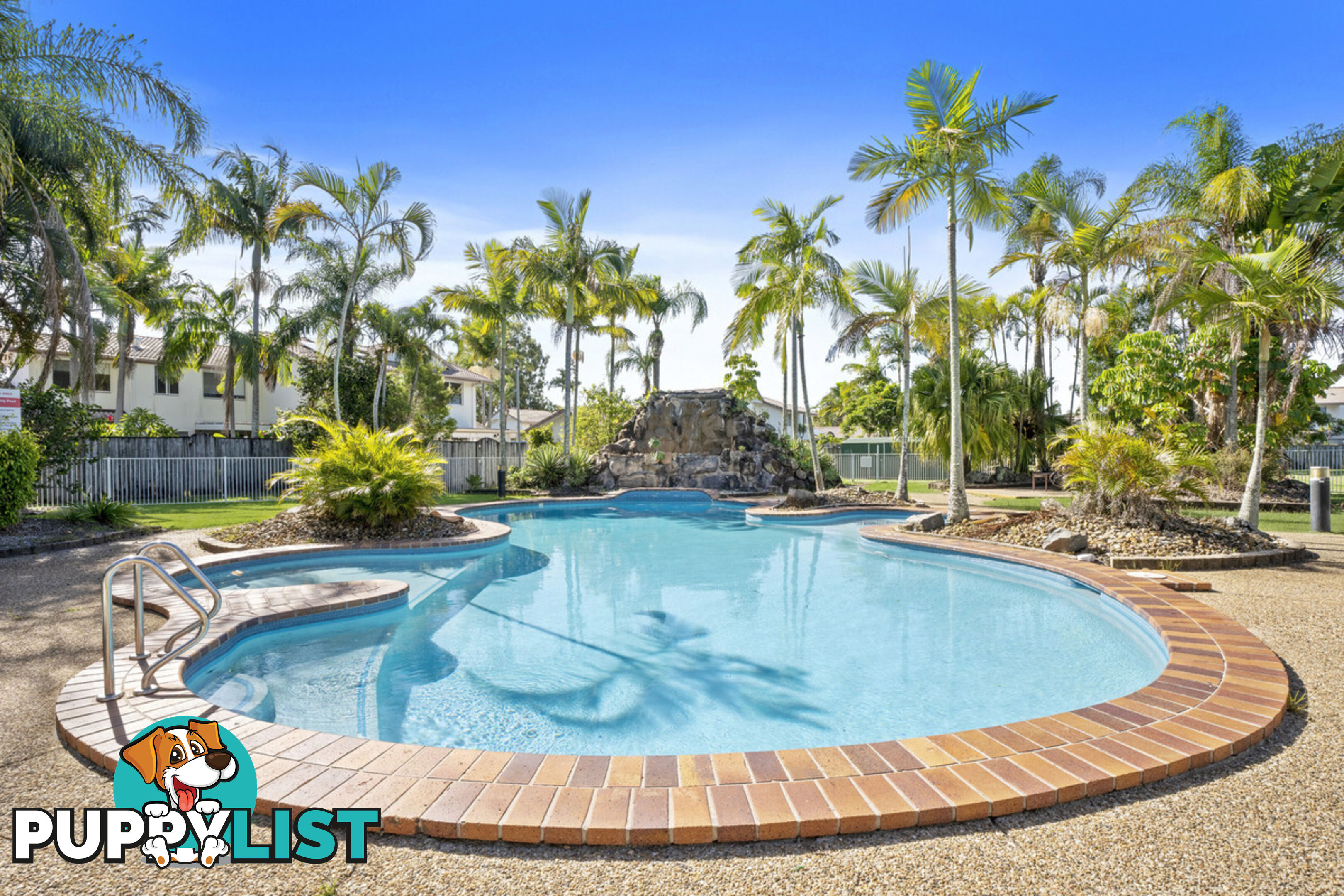 10/2 St Kevins Avenue BENOWA QLD 4217