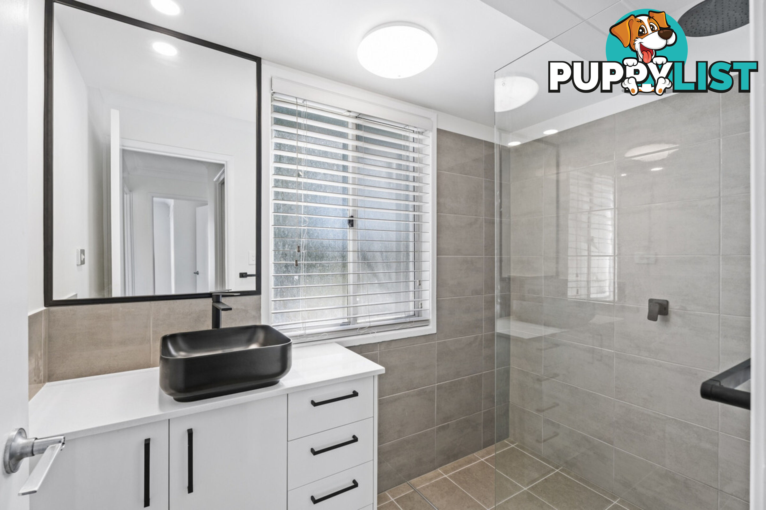 10/2 St Kevins Avenue BENOWA QLD 4217