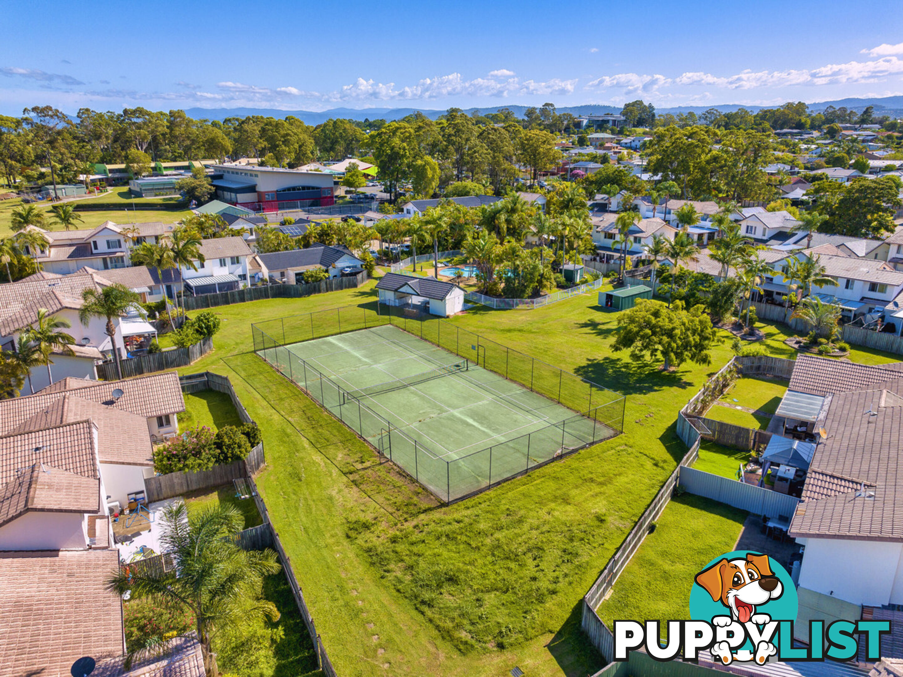 10/2 St Kevins Avenue BENOWA QLD 4217