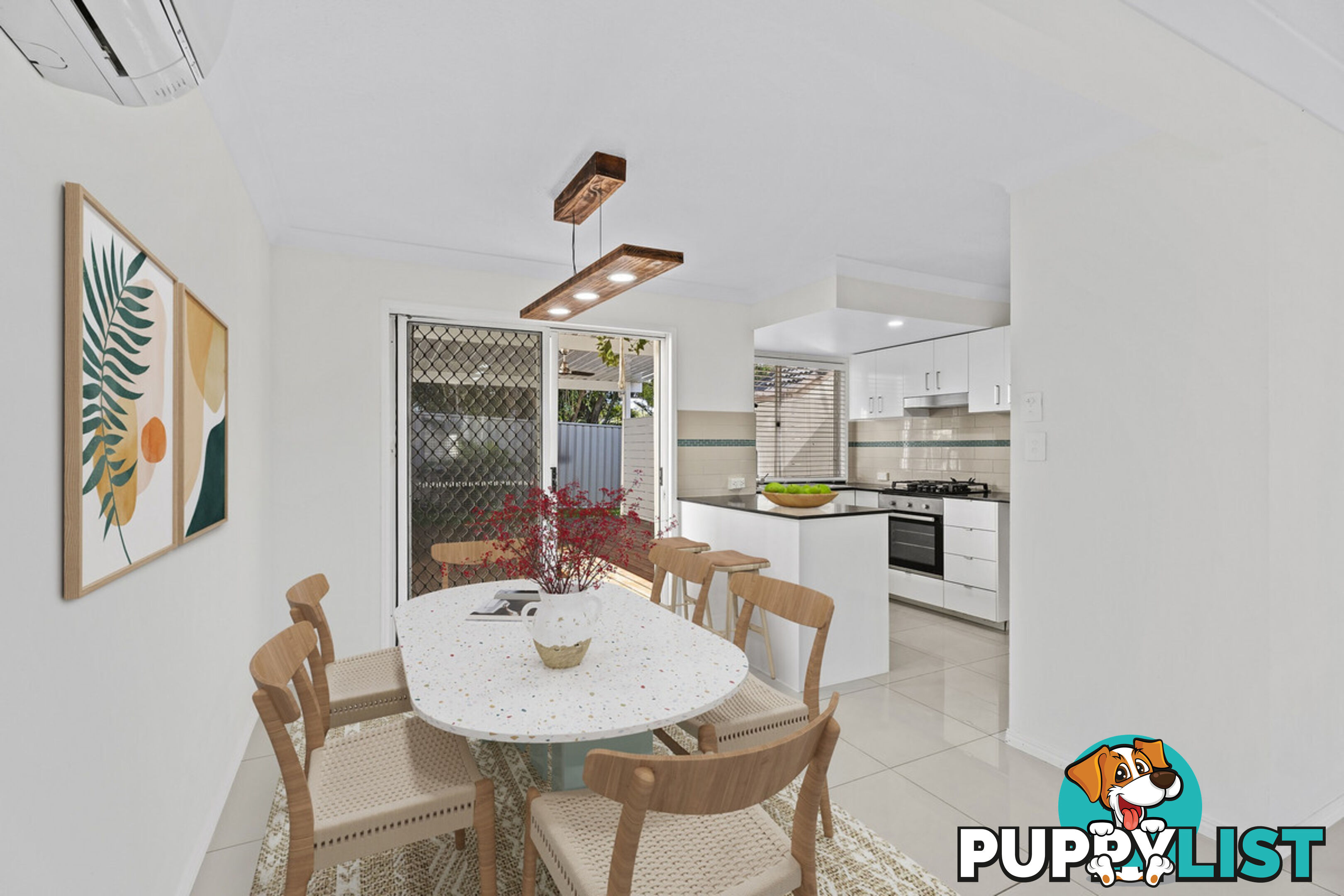 10/2 St Kevins Avenue BENOWA QLD 4217