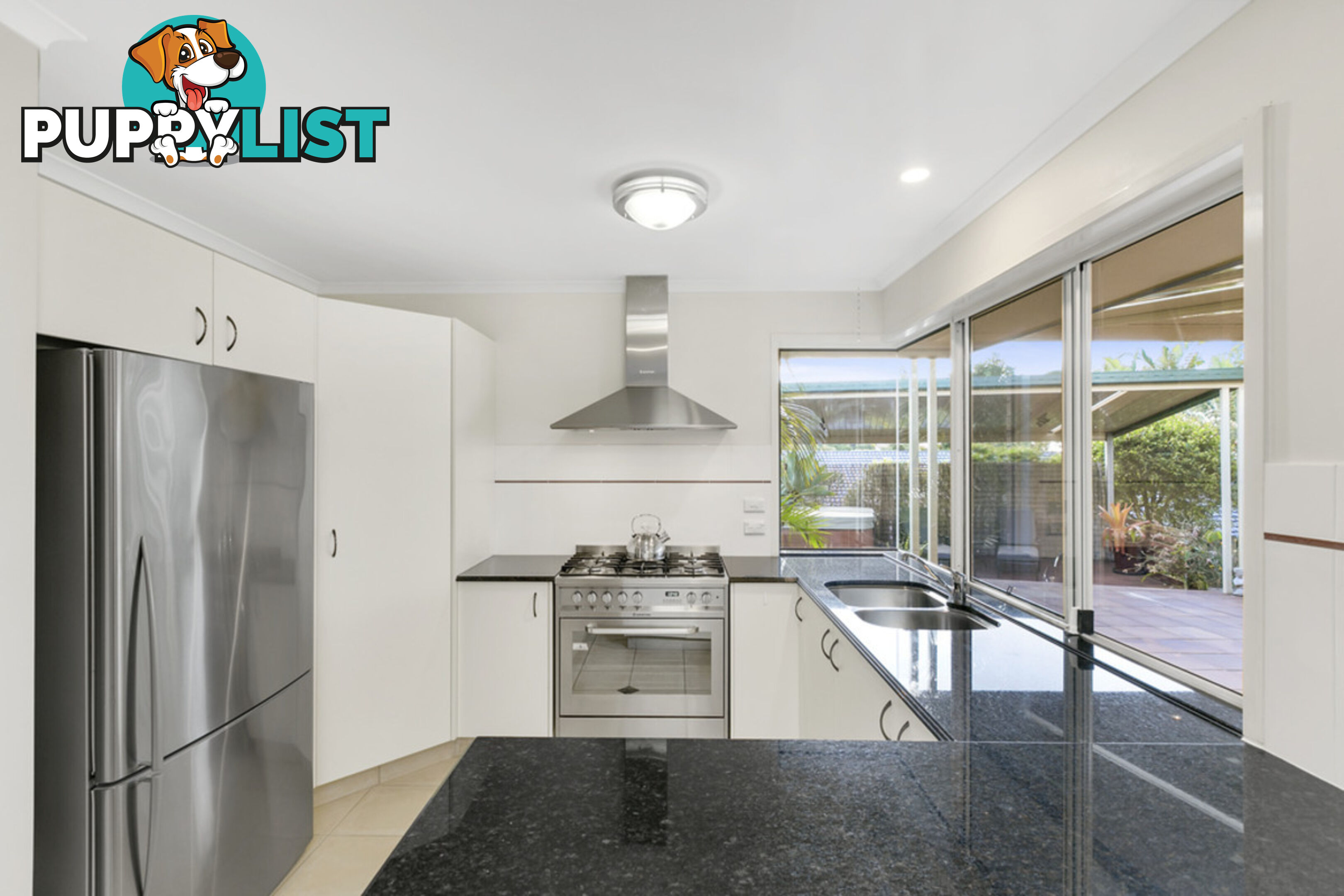 8 Forfar Court HIGHLAND PARK QLD 4211