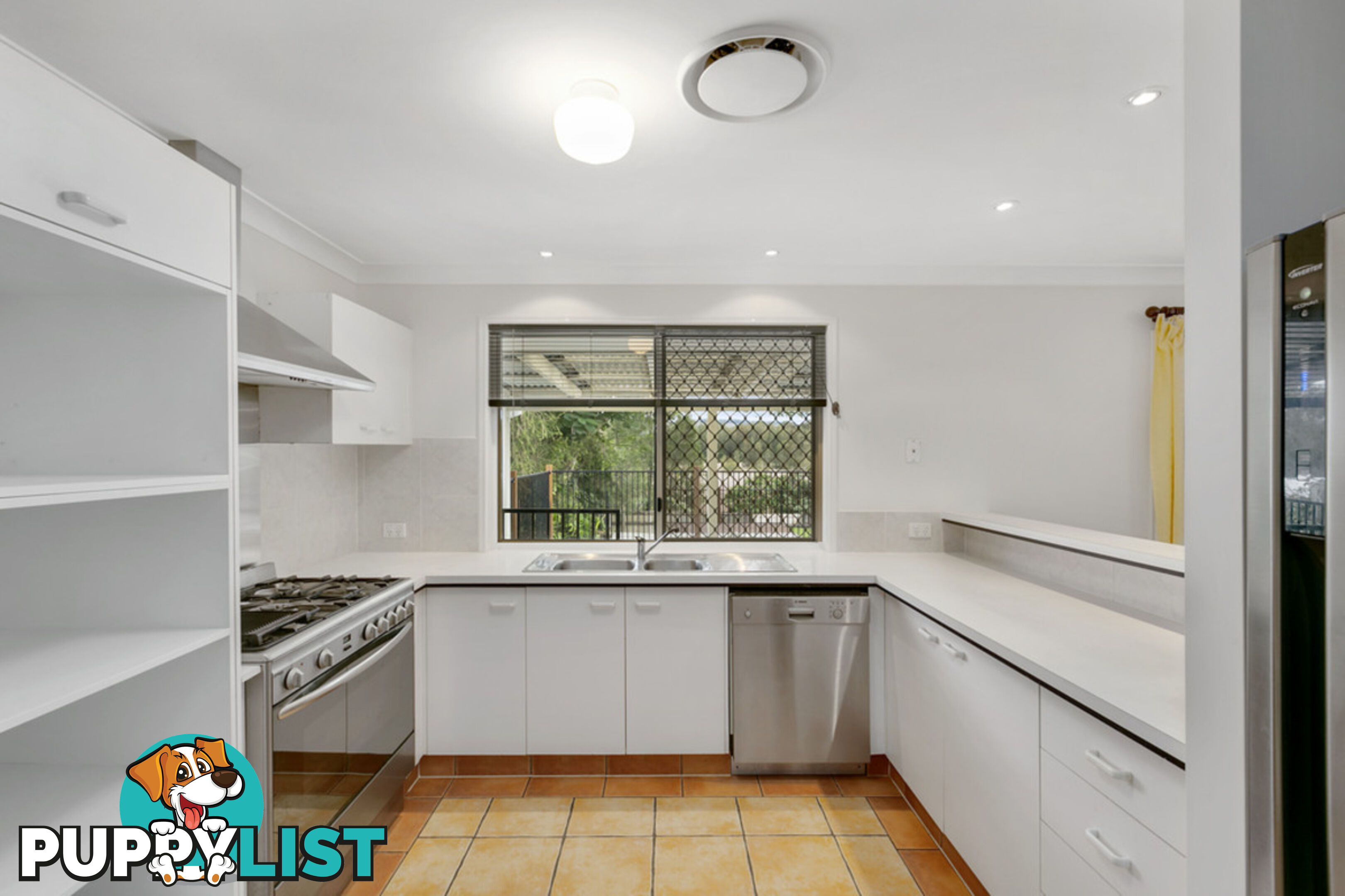 97 Hickey Way CARRARA QLD 4211