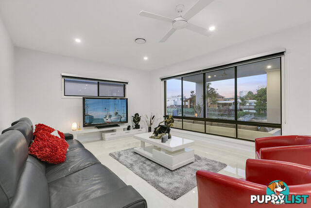 8 Crest View Key Broadbeach Waters QLD 4218