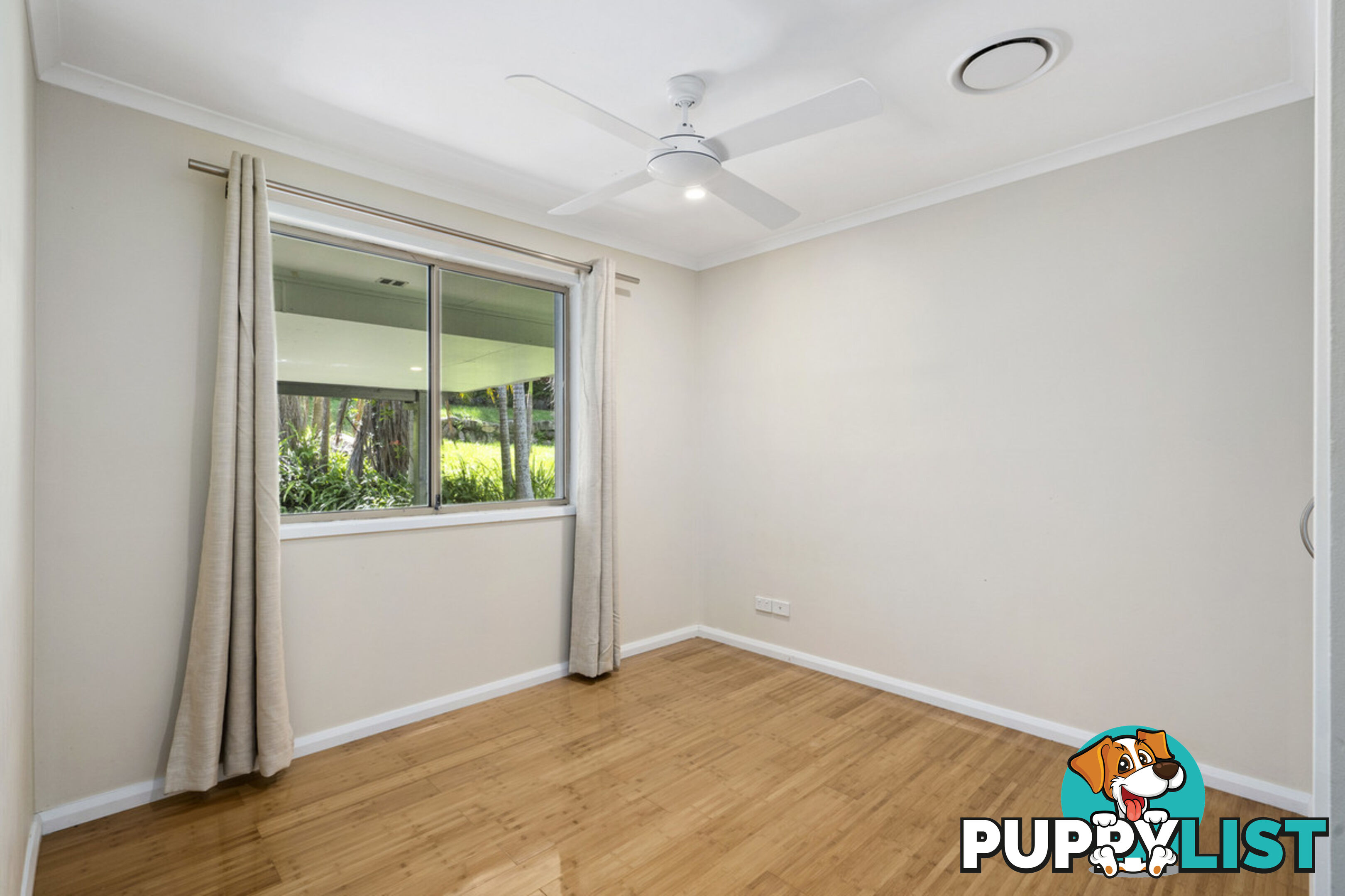 10 Bernadette Place HIGHLAND PARK QLD 4211