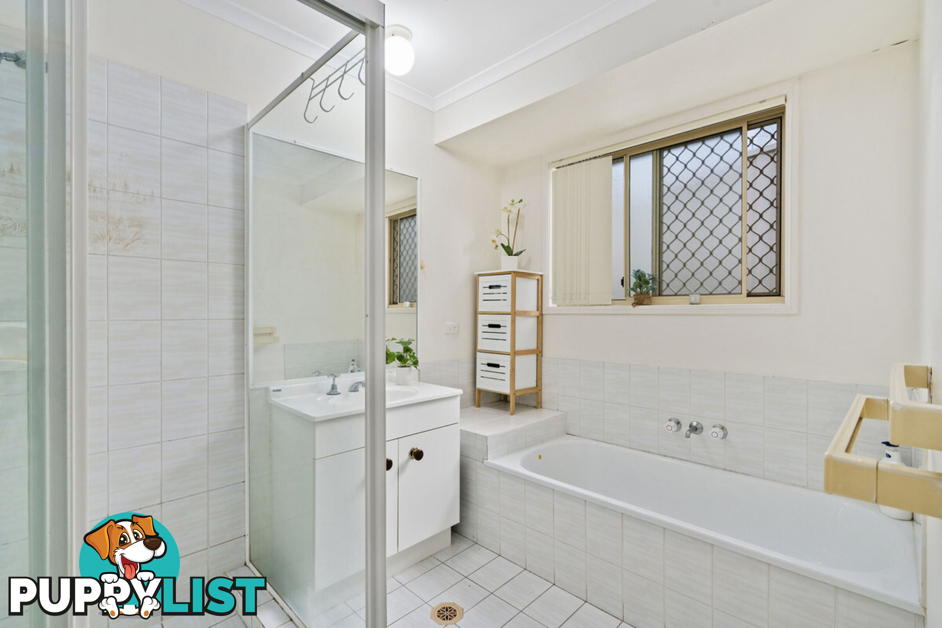 4 Regal Court HIGHLAND PARK QLD 4211